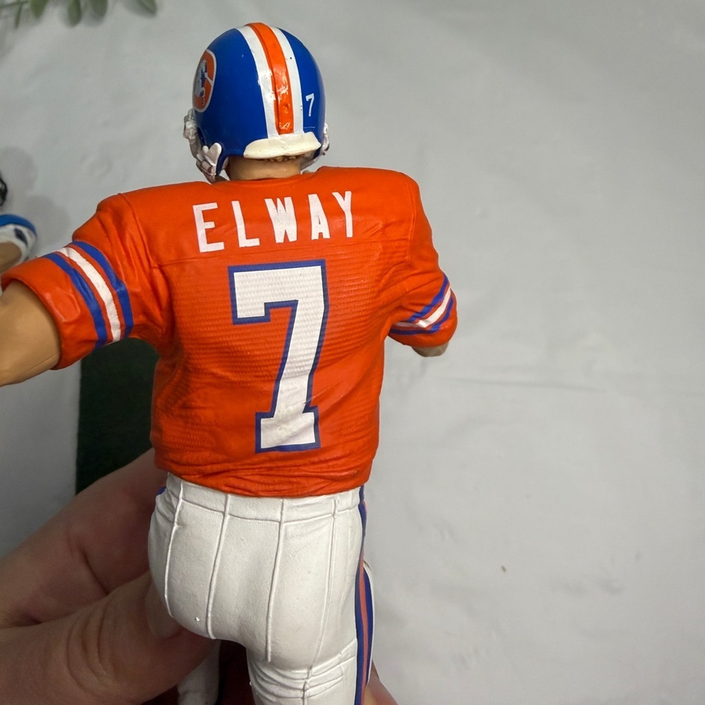 American Football Figurine — Elway and Delhomme (6–9 in) used, Action Figures - Picture 6 of 10